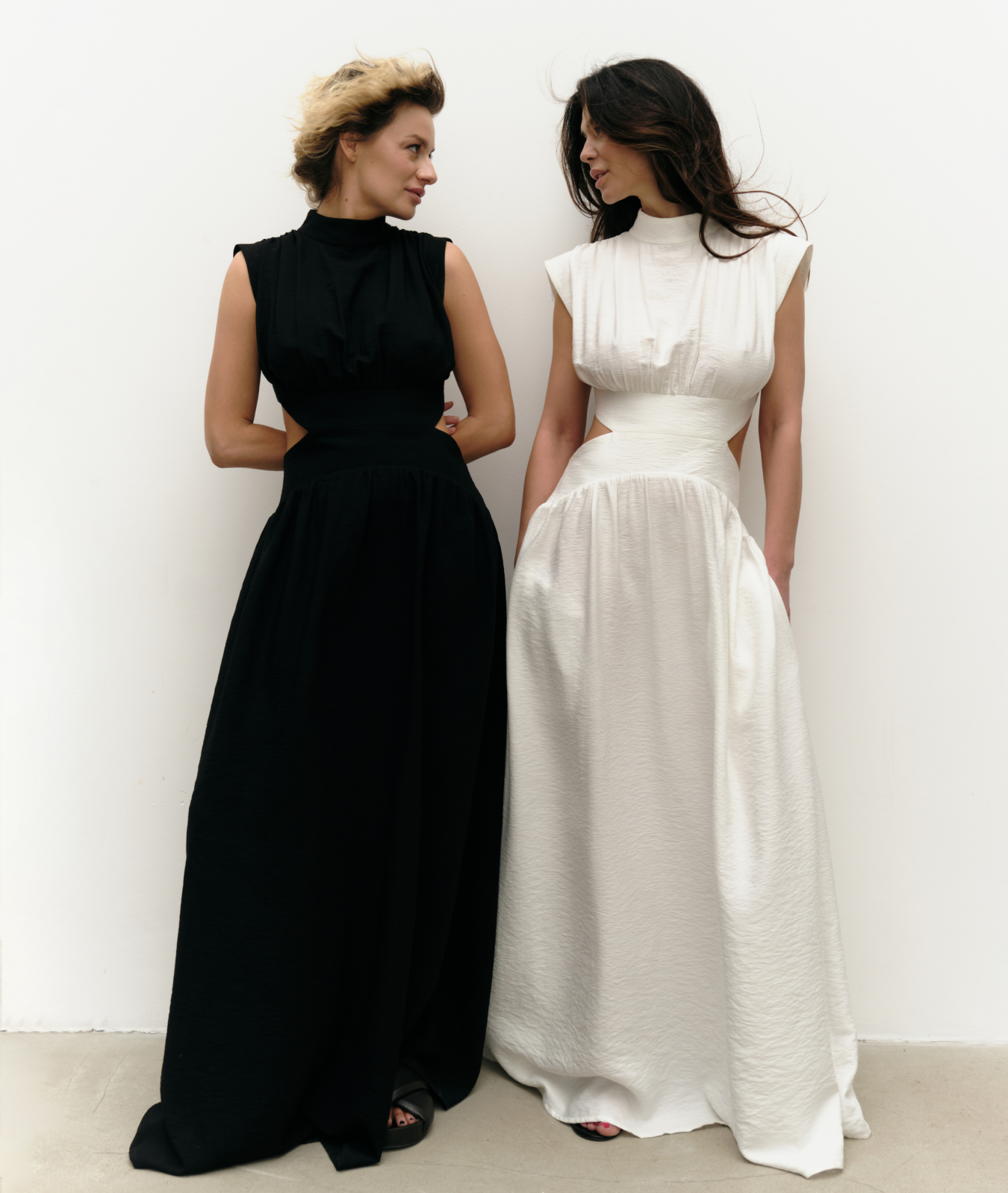 Фаундеры бренда &ndash; Анна Кранк и Анна Бернштейн в платье Anna (drop SS'22)