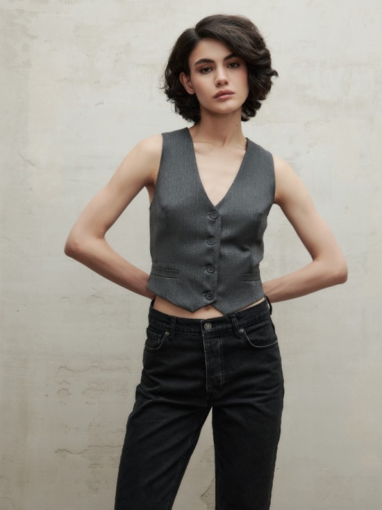 Жилет DADDY цвет серый за 15 900 рублей