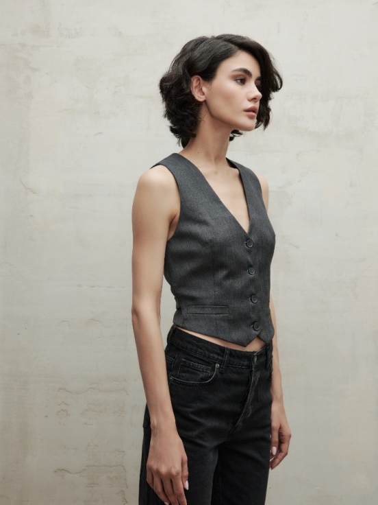 Купить Жилет DADDY цвет серый за 15 900 рублей