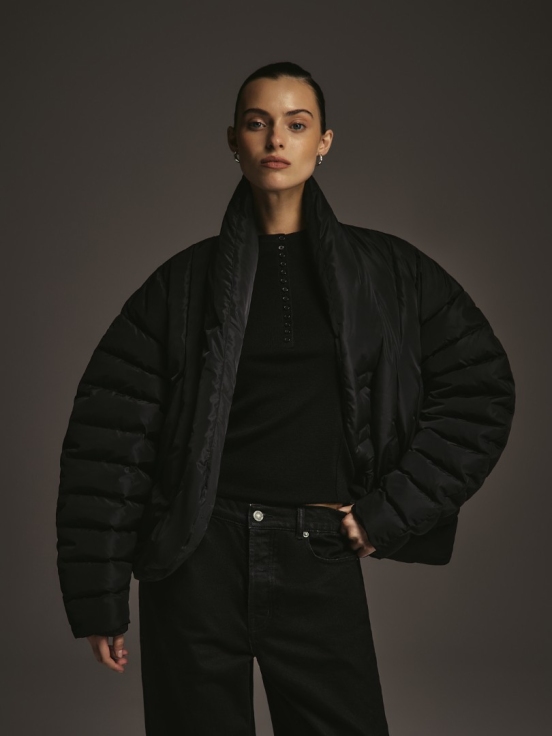 Пуховик ARMOUR цвет черный за 90 000 рублей