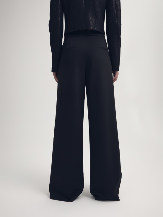 Купить Брюки со складками WALL STREET цвет черный за 21 900 рублей