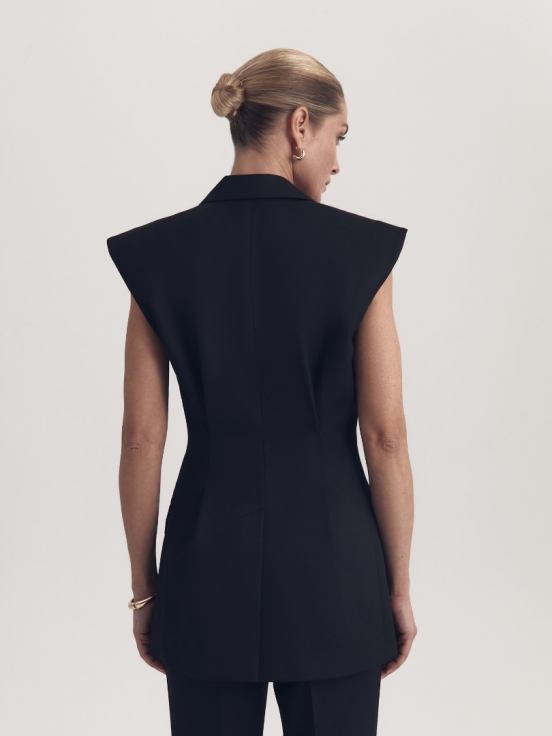 Купить Жилет удлиненный SUMMER SUIT цвет черный за 28 900 рублей