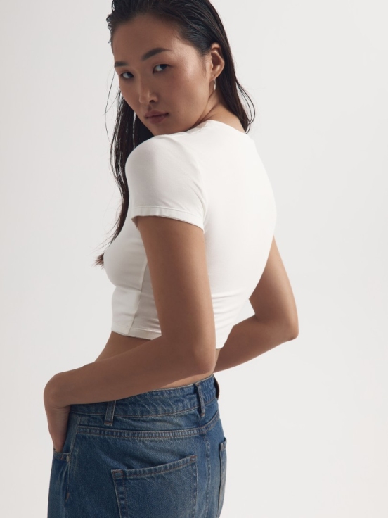 Кроп-футболка PARIS за 10 000 рублей