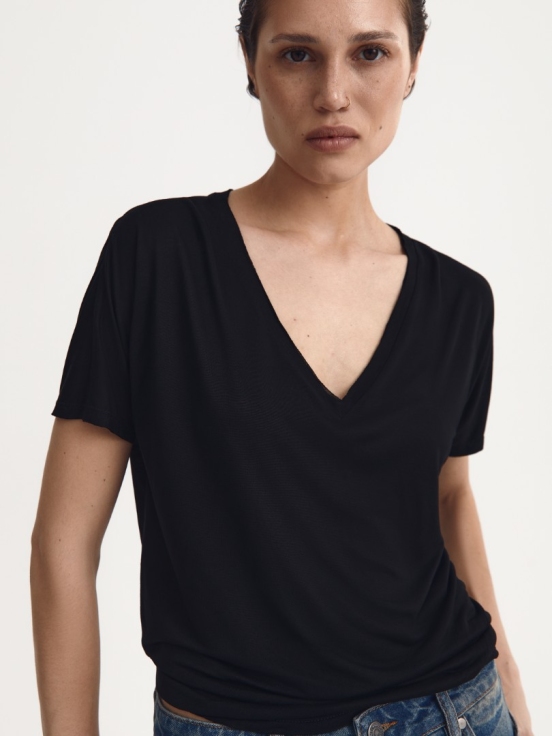 Футболка TRIANGLE BLACK за 1 180 рублей