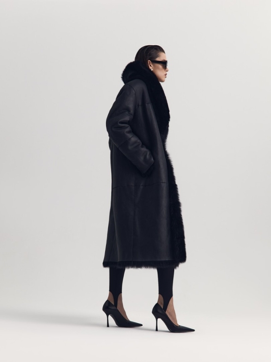 Шуба MOB WIFE цвет черный за 192 000 рублей