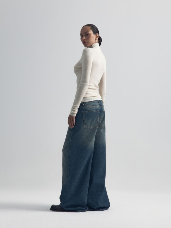 Купить Лонгслив FLUFFY цвет молочный за 9 160 рублей