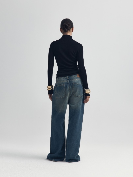 Купить Лонгслив FLUFFY BLACK цвет черный за 9 160 рублей